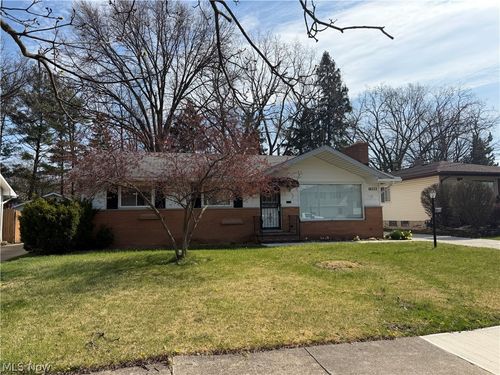 10272 N Church Dr, Parma Heights, OH, 44130-4070 | Card Image