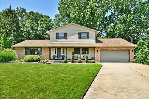 137 Emerson Cir, Cortland, OH, 44410-1110 | Card Image