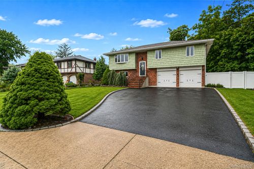 6 North Avenue, Smithtown, NY, 11787 | Card Image