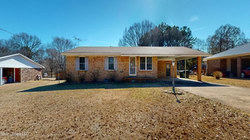 210 Southern St, Senatobia, MS, 38668-2415 | Card Image