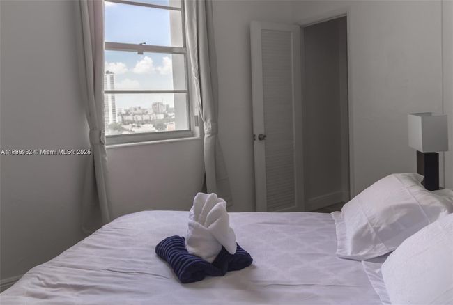 APT-1216 - 19370 Collins Ave, Condo with 3 bedrooms, 2 bathrooms and null parking in Sunny Isles Beach FL | Image 21