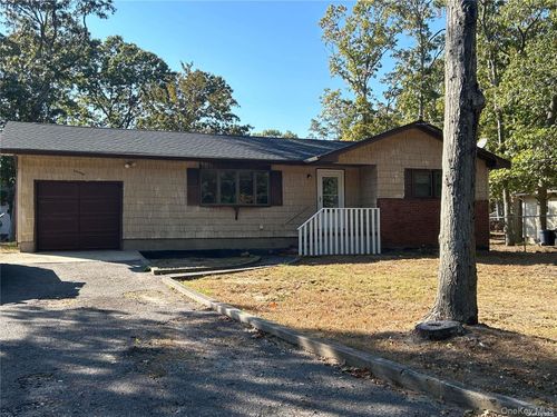 70 J T Blvd, Riverhead, NY, 11901-4810 | Card Image