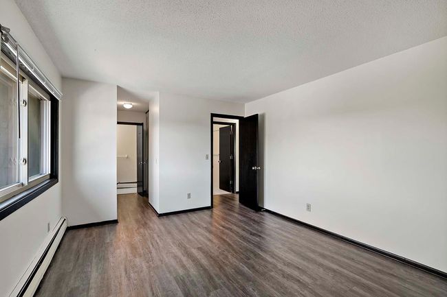 Bedroom w/bathroom | Image 15