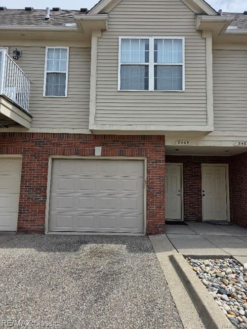 8469 Heywood Cir, Sterling Heights, MI, 48312-3505 | Card Image