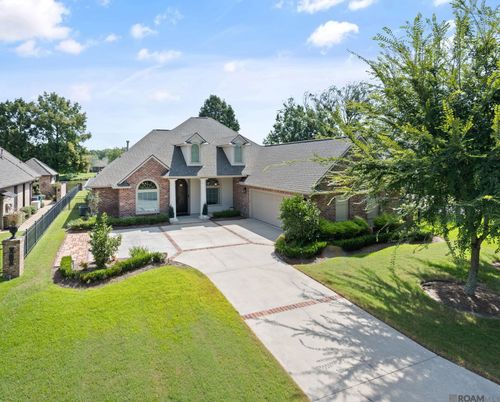 6372 Beau Douglas Ave, Gonzales, LA, 70737-8517 | Card Image