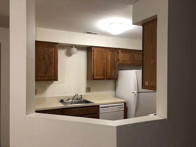 APT-206 - 7 Railroad Ave, Condo with 2 bedrooms, 1 bathrooms and null parking in Derry NH | Image 12