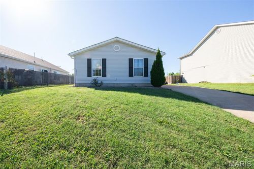 513 S 1st St, Pacific, MO, 63069-2150 | Card Image