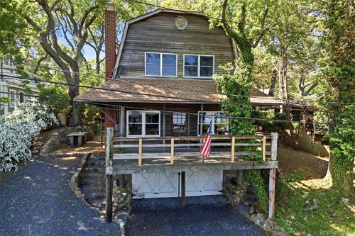 142 Shore Dr, Sound Beach, NY, 11789-1134 | Card Image