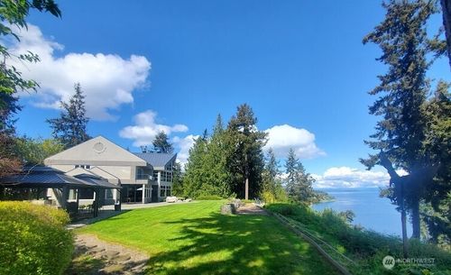 8045 Possession Rd, Clinton, WA, 98236-8913 | Card Image