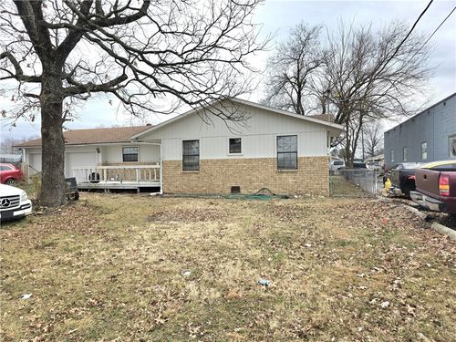2007 W Huntsville Ave, Springdale, AR, 72762-2837 | Card Image