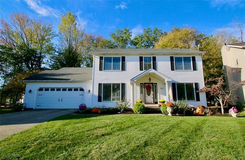 38220 Westminster Ln, Willoughby, OH, 44094-8805 | Card Image