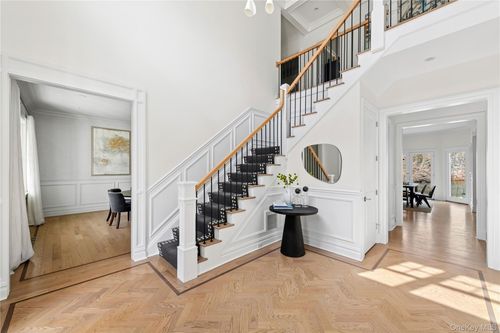 4 Ravenglass Dr, Stamford, CT, 06903-1033 | Card Image