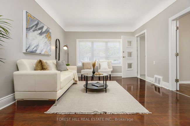 224 Brucedale Ave E, Home with 4 bedrooms, 2 bathrooms and 3 parking in Hamilton ON | Image 6