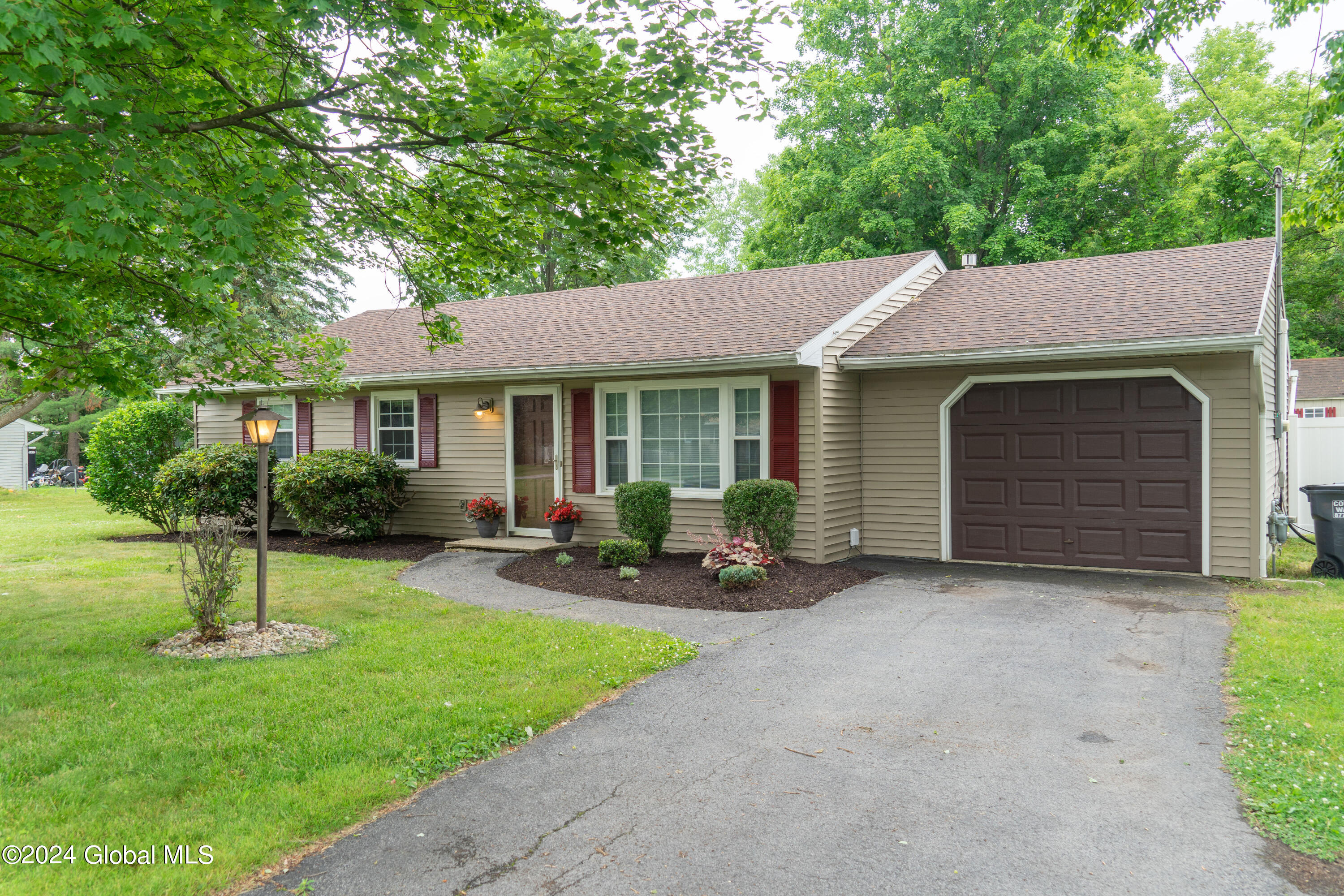 Middletown Rd, Waterford, NY 12188