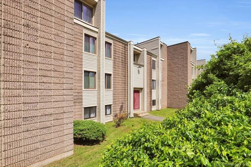 60-60 Burgundy Hill Ln, Middletown, CT, 06457-6335 | Card Image