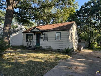 1205 W 5th, House other with 2 bedrooms, 1 bathrooms and null parking in Emporia KS | Image 1