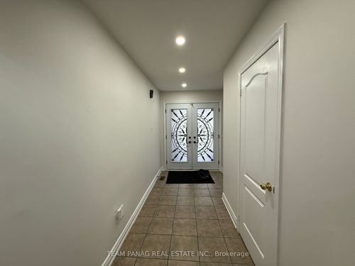 52 Sweet Clover Cres, Brampton, ON, L6R2Z9 | Card Image