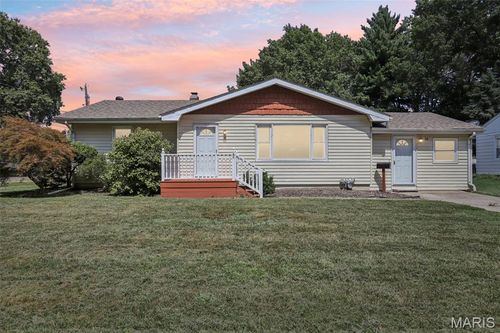34 Woodlawn Dr, Litchfield, IL, 62056-1389 | Card Image