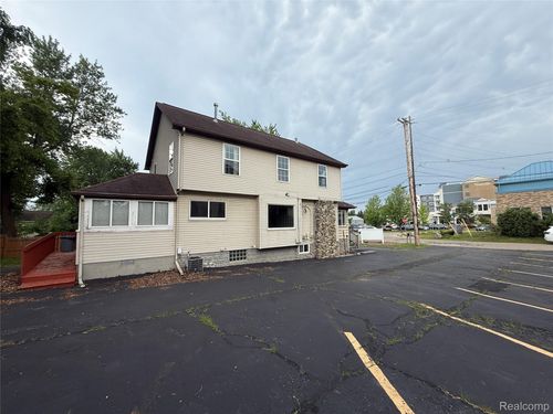 1711 Cass Lake Rd, Keego Harbor, MI, 48320-1047 | Card Image