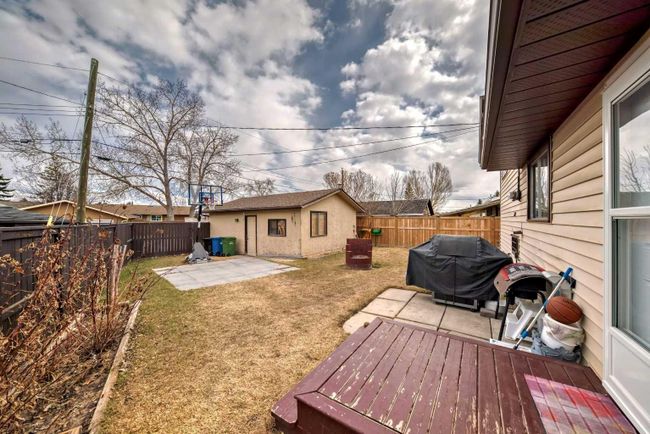 1328 Pennsburg Road Se, Home with 3 bedrooms, 2 bathrooms and 4 parking in Calgary AB | Image 40