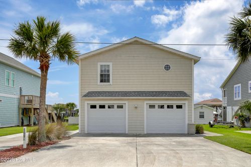4069 4th St, Surf City, NC, 28445-8632 | Card Image