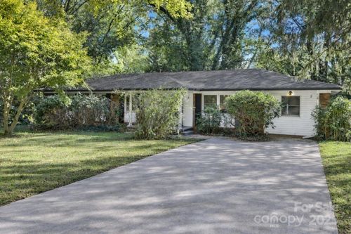 2 Fernbrook Pl, Asheville, NC, 28804-1816 | Card Image