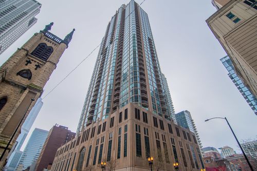 2705-21 Huron St, Chicago, IL, 60611-3930 | Card Image