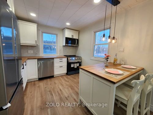 334 Little Ave, Barrie, ON, L4N2Z6 | Card Image