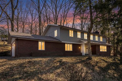 742 Cabin Hill Dr, Greensburg, PA, 15601-1628 | Card Image