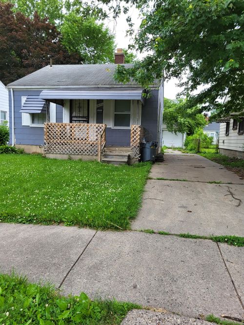 19155 Kingsville St, Harper Woods, MI, 48225-2141 | Card Image
