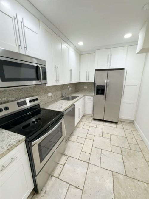 apt-135-20505 E Country Club Dr, Aventura, FL, 33180-3037 | Card Image