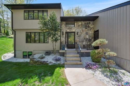 26 Hampton Dr, Manchester, CT, 06040-6765 | Card Image