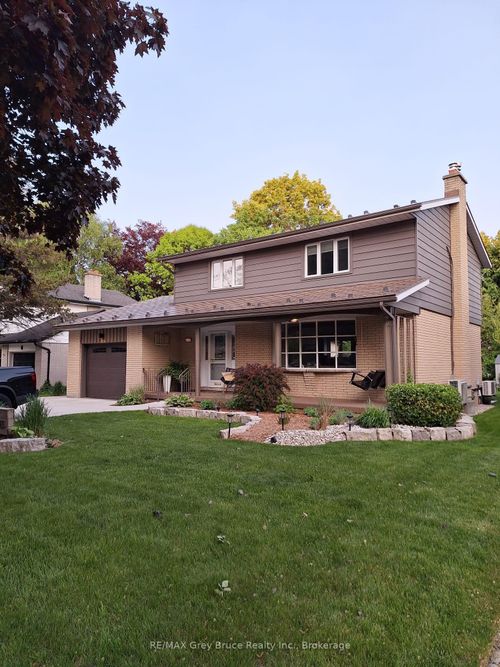 74 Inwood Cres, Kitchener, ON, N2M2M1 | Card Image