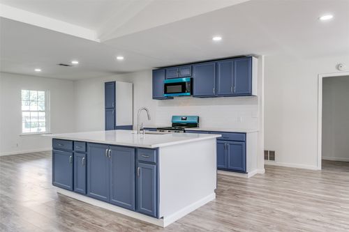 933 Charleston Ct, Bedford, TX, 76022-7664 | Card Image