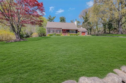 21 Dairy Farm Rd, Stony Brook, NY, 11790-2111 | Card Image