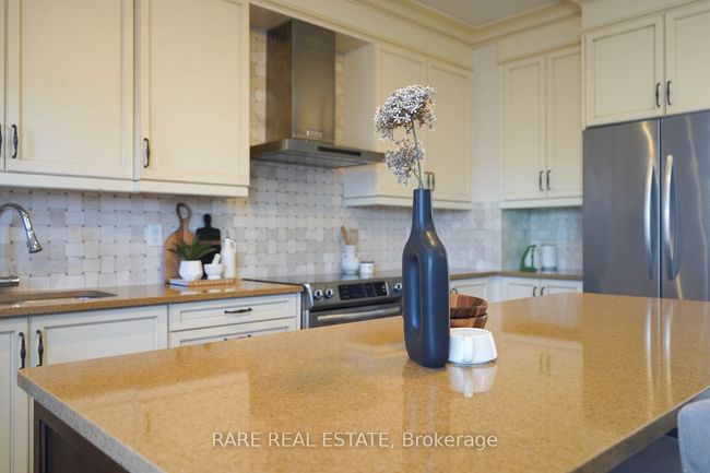 25 Plowman Lane, House attached with 3 bedrooms, 4 bathrooms and 2 parking in Richmond Hill ON | Image 6