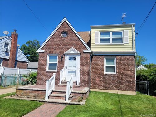 41 Nassau Blvd, West Hempstead, NY, 11552-1808 | Card Image