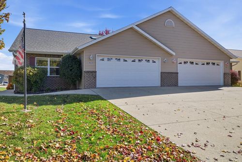 864 Chief Kewaskum Place, Kewaskum, WI, 53040 | Card Image