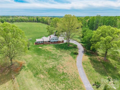 161 Springdale Ln, cowpens, SC, 29330-9368 | Card Image