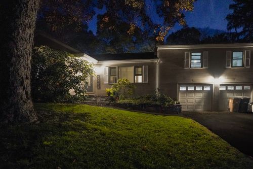 124 Wyndover Ln, Stamford, CT, 06902-1834 | Card Image