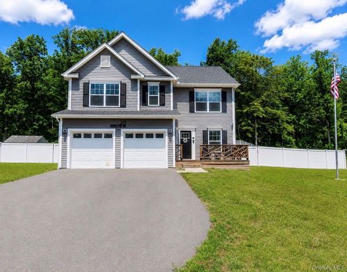 211 Ridgeline Dr, Poughkeepsie, NY, 12603-6282 | Card Image