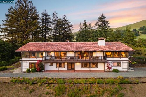 110 Valley Hill Dr, Moraga, CA, 94556-2723 | Card Image