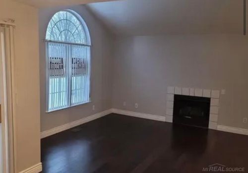 46101 Allenton Dr, Macomb, MI, 48044-5221 | Card Image