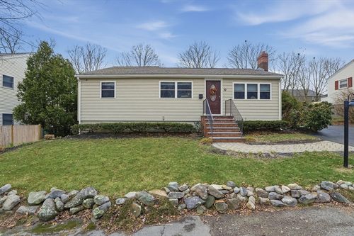 35 Armstrong Cir, Braintree, MA, 02184-6801 | Card Image