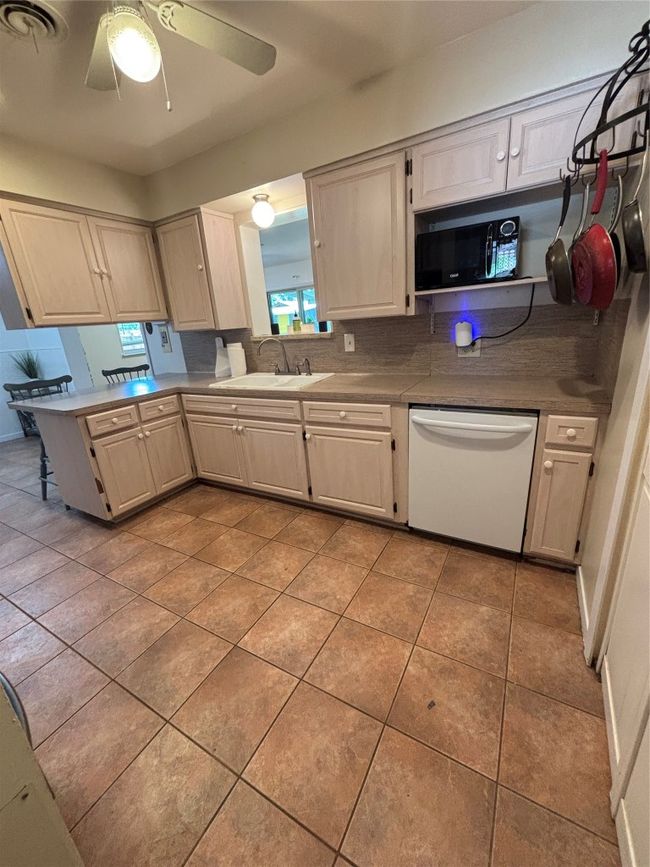 3205 Whites Dr, House other with 4 bedrooms, 2 bathrooms and 4 parking in Austin TX | Image 9