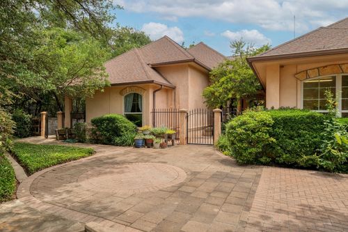 200 Red Bird Ln, Kingsbury, TX, 78638-1900 | Card Image