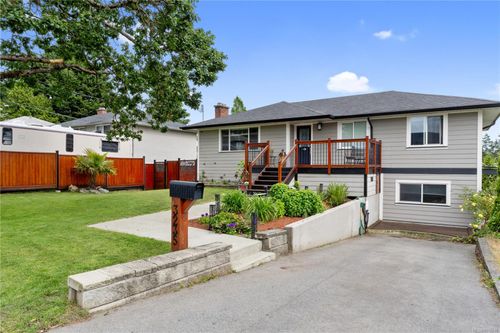 3235 Admirals Rd, Victoria, BC, V8Z4N4 | Card Image