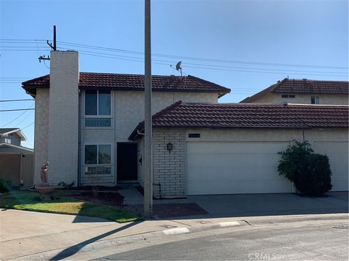 8250 Gregory Cir, Buena Park, CA, 90621-1360 | Card Image