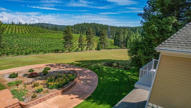 VIEWS VIEWS VIEWS! Circular driveway in front. | Image 4