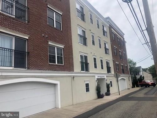 ste-303-135 Prospect St, PHOENIXVILLE, PA, 19460-5453 | Card Image